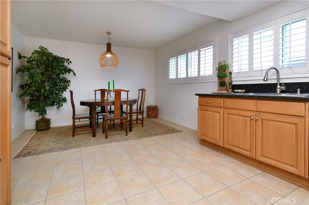 Image 32 of property listing at 6265 Canoga 53, Woodland Hills, CA 91367