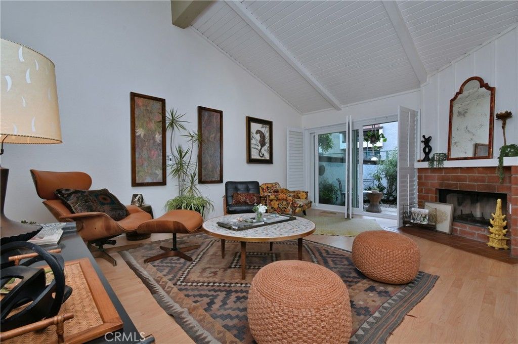 Image 9 of property listing at 6265 Canoga 53, Woodland Hills, CA 91367