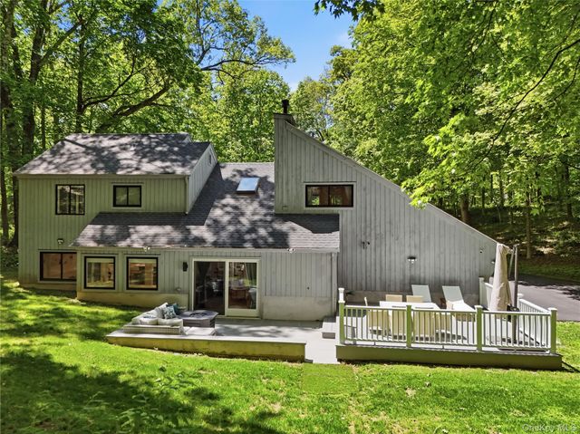 61 Cliffside Lane, Mount Kisco, NY 10549