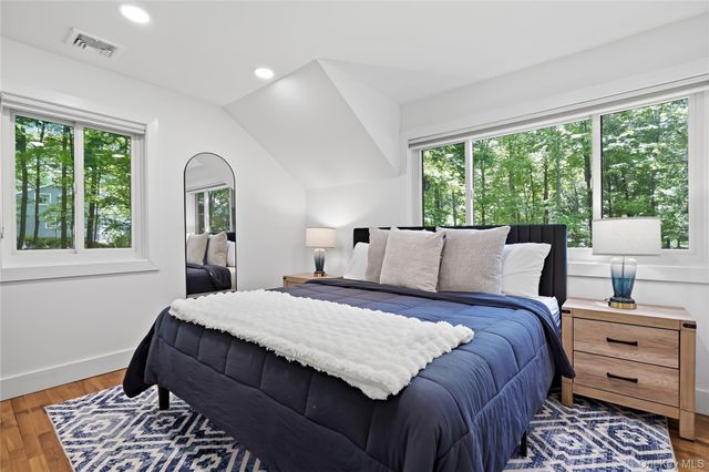 61 Cliffside Lane, Mount Kisco, NY 10549
