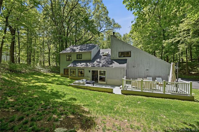 61 Cliffside Lane, Mount Kisco, NY 10549