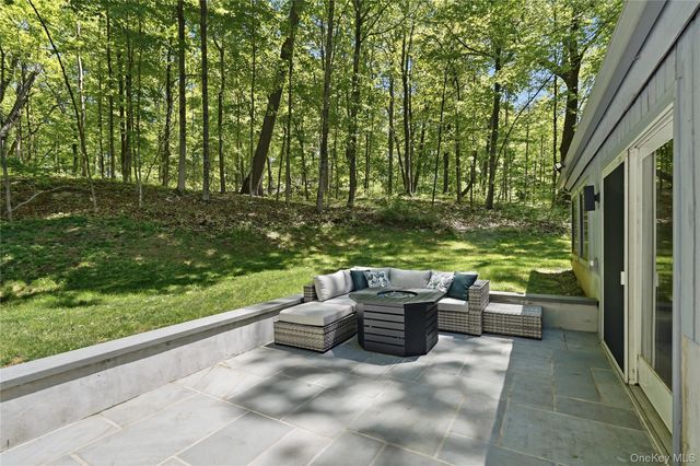 61 Cliffside Lane, Mount Kisco, NY 10549