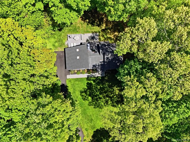 61 Cliffside Lane, Mount Kisco, NY 10549
