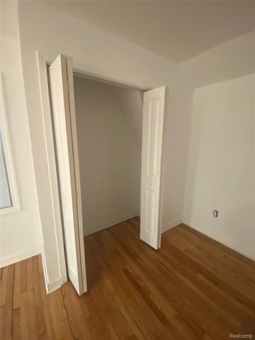 5594 Greenway Street, Detroit, MI 48204