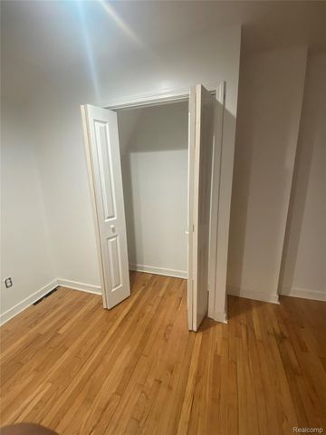5594 Greenway Street, Detroit, MI 48204
