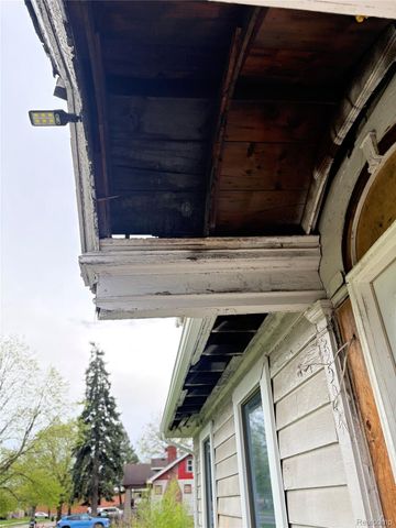 5594 Greenway Street, Detroit, MI 48204