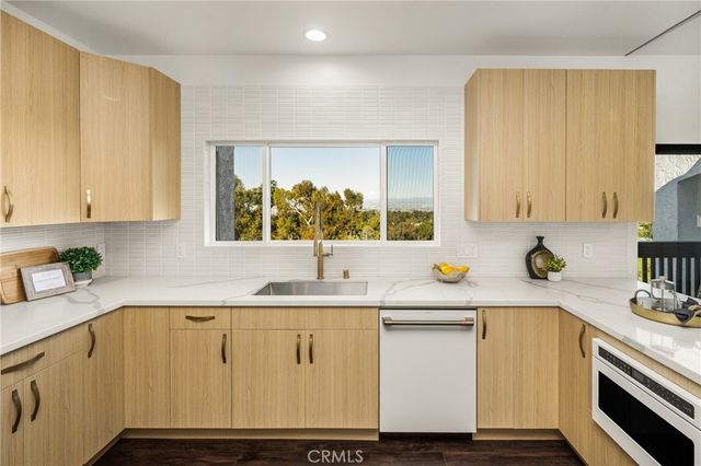 5 Yellow Brick Road, Rancho Palos Verdes, CA 90275