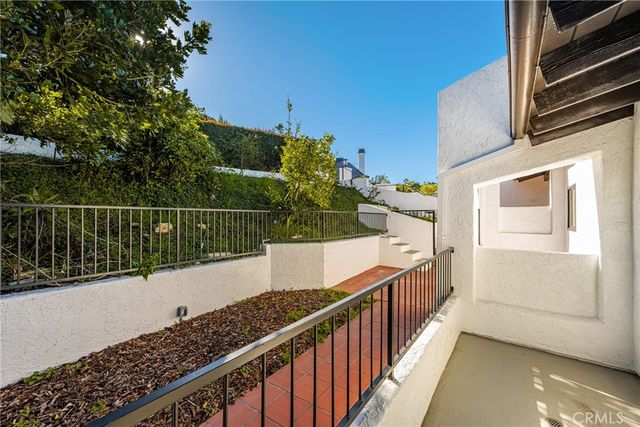 5 Yellow Brick Road, Rancho Palos Verdes, CA 90275