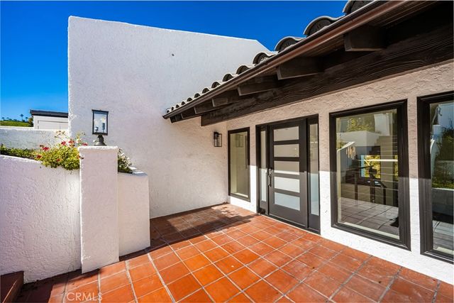 5 Yellow Brick Road, Rancho Palos Verdes, CA 90275