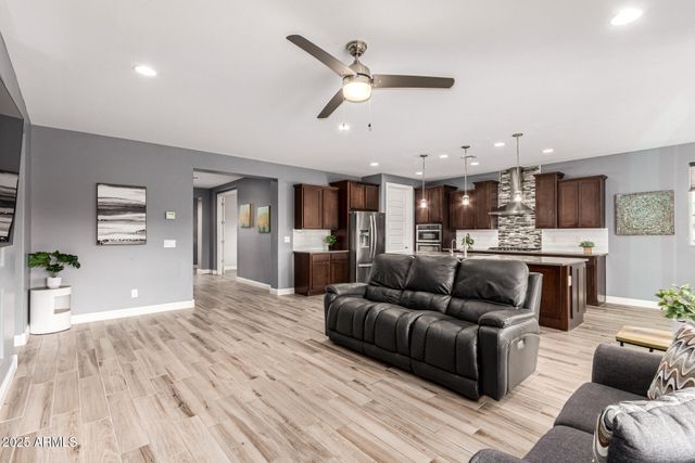 7865 W SILVER SPRING Way, Florence, AZ 85132