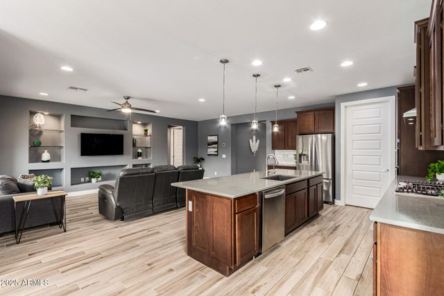 7865 W SILVER SPRING Way, Florence, AZ 85132