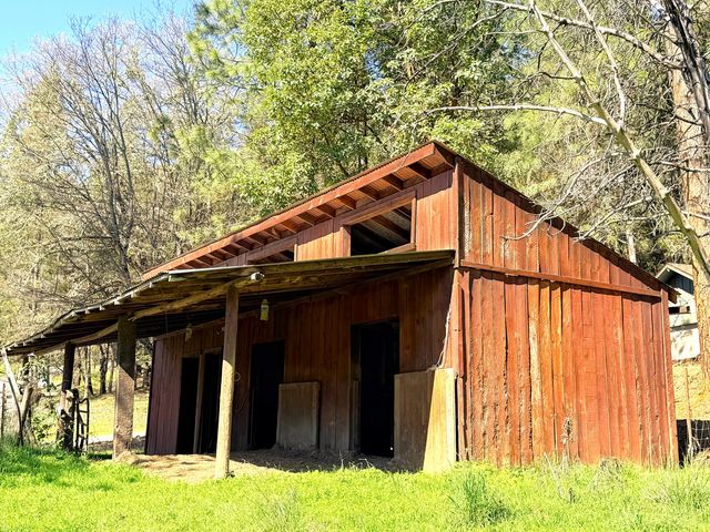 250 Tunnel Creek Road, Grants Pass, OR 97526