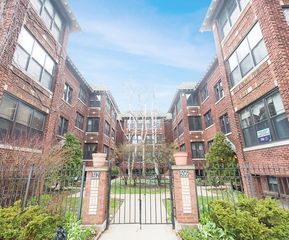 508 Madison Street 2S, Oak Park, IL 60302