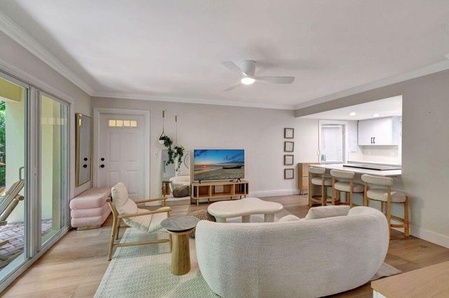 49 SE 7th Avenue 2, Delray Beach, FL 33445