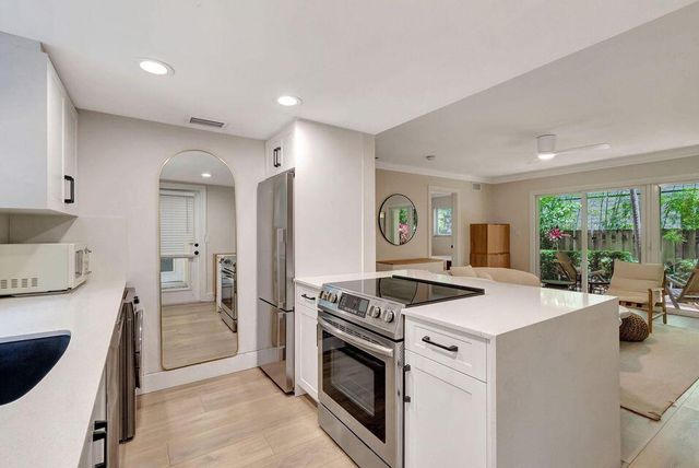 49 SE 7th Avenue 2, Delray Beach, FL 33445