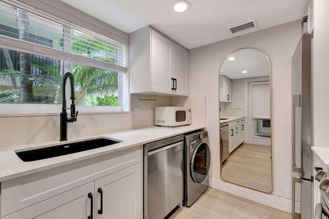 49 SE 7th Avenue 2, Delray Beach, FL 33445