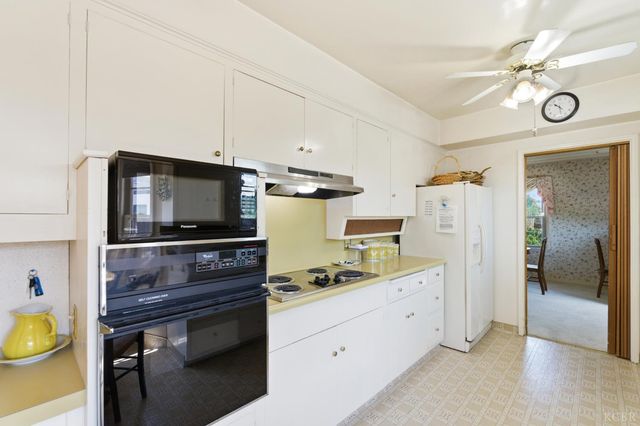 439 W Bush Street, Lemoore, CA 93245