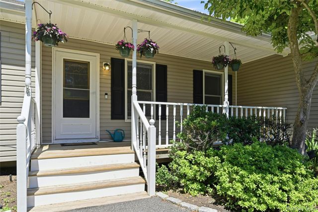 2675 Kerwin Boulevard, Greenport, NY 11944