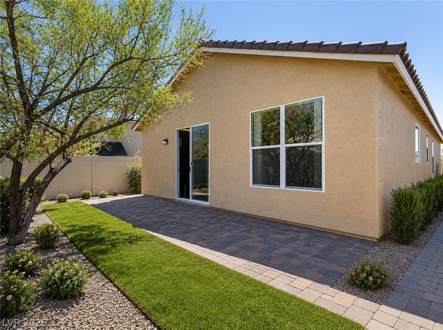 2520 Bottle Palm Court, Las Vegas, NV 89106