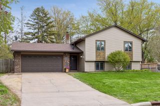 2327 Hidden Valley Lane, Stillwater, MN 55082