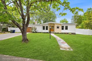 9 Cloverleaf Rd, Leominster, MA 01453