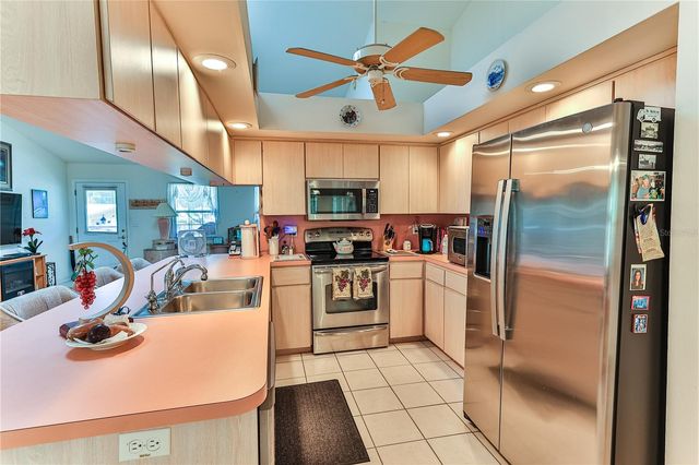 11071 W THOREAU PLACE, Crystal River, FL 34428