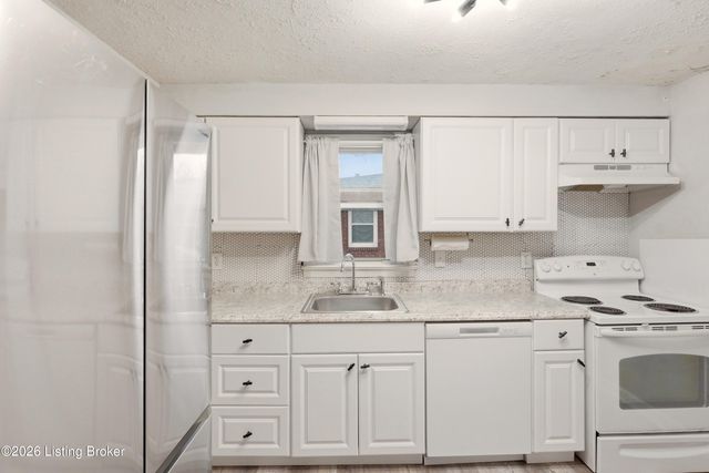 3210 Elane Dr, Louisville, KY 40216