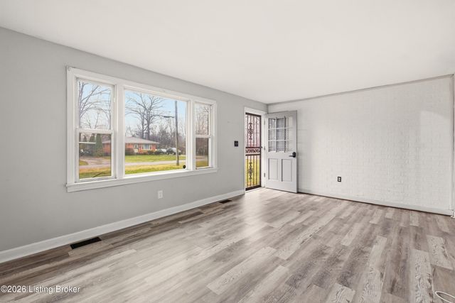 3210 Elane Dr, Louisville, KY 40216