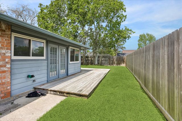 16931 Creek Line Drive, Friendswood, TX 77546