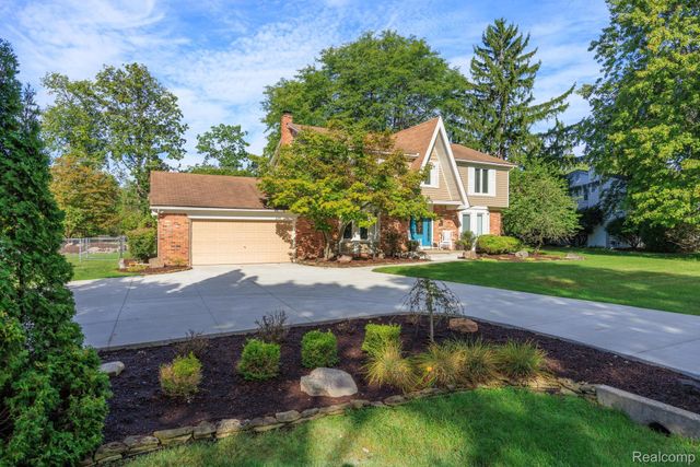 5476 Van Ness Drive, Bloomfield Charter Township, MI 48302