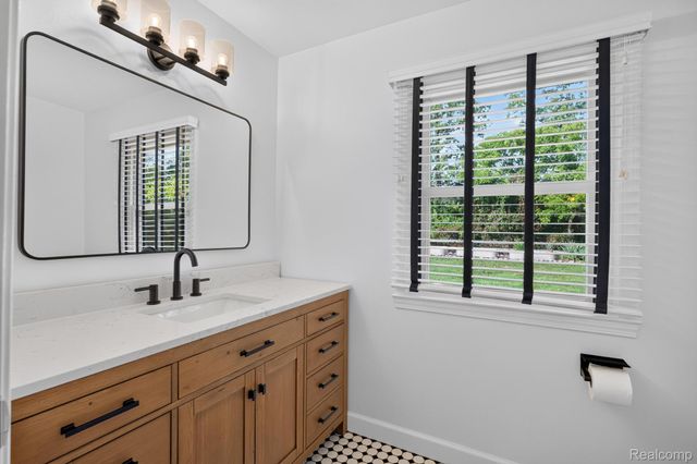 5476 Van Ness Drive, Bloomfield Charter Township, MI 48302