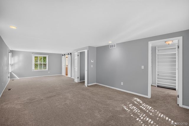 5476 Van Ness Drive, Bloomfield Charter Township, MI 48302