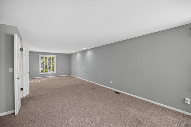 5476 Van Ness Drive, Bloomfield Charter Township, MI 48302
