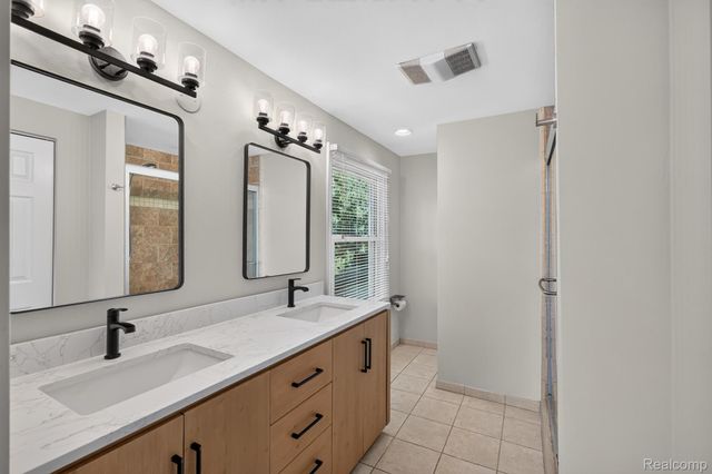 5476 Van Ness Drive, Bloomfield Charter Township, MI 48302
