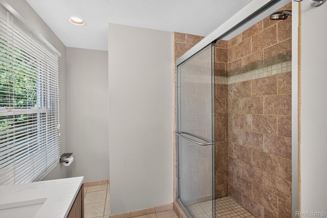 5476 Van Ness Drive, Bloomfield Charter Township, MI 48302