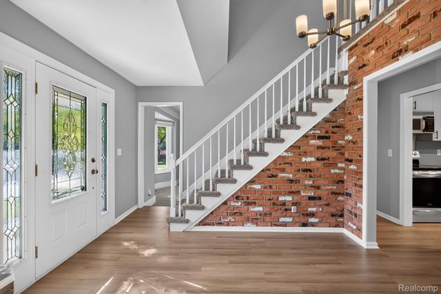 5476 Van Ness Drive, Bloomfield Charter Township, MI 48302