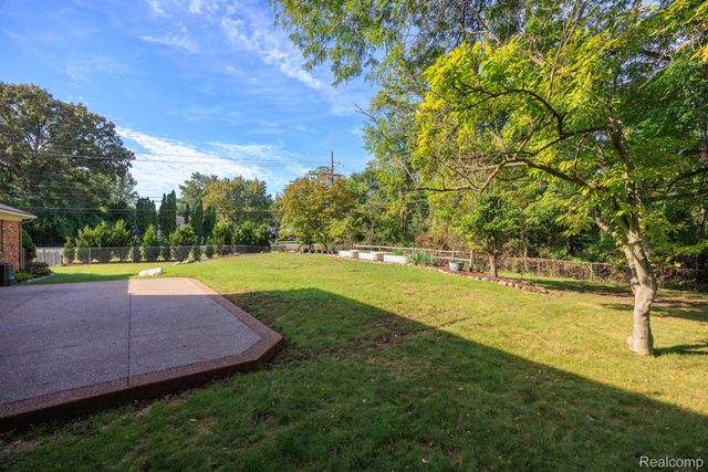 5476 Van Ness Drive, Bloomfield Charter Township, MI 48302