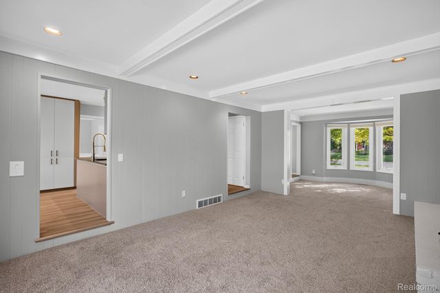5476 Van Ness Drive, Bloomfield Charter Township, MI 48302