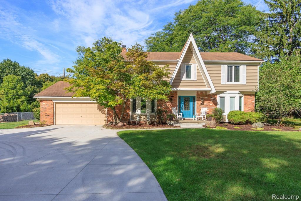 5476 Van Ness Drive, Bloomfield Charter Township, MI 48302