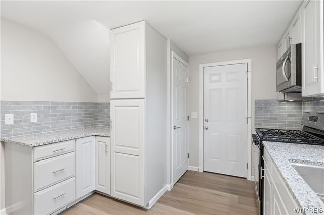 5189 Lake Avenue, Orchard Park, NY 14127