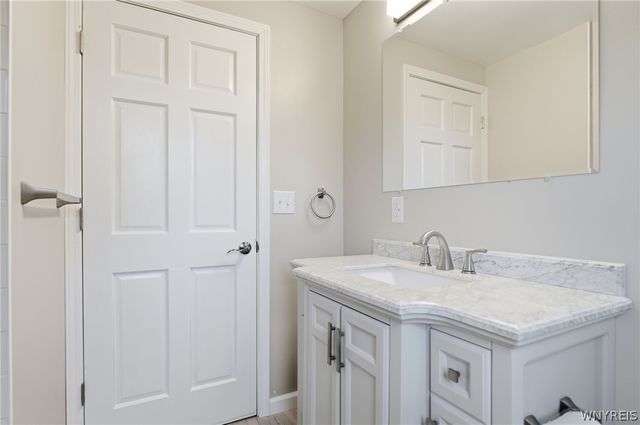 5189 Lake Avenue, Orchard Park, NY 14127