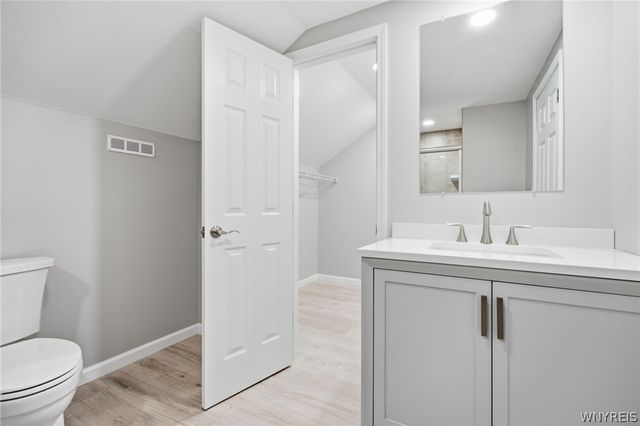 5189 Lake Avenue, Orchard Park, NY 14127