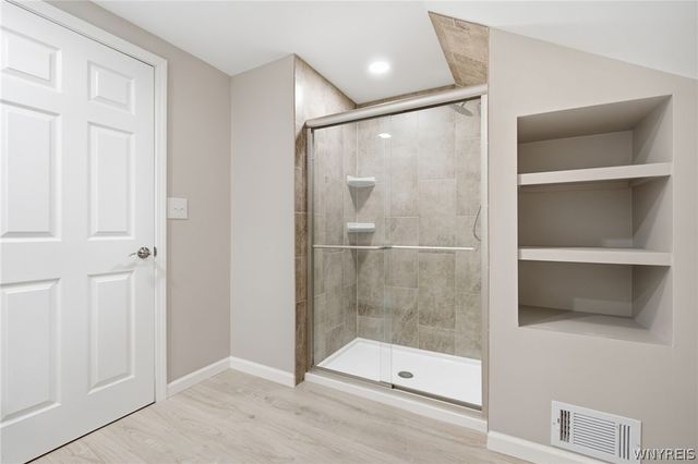 5189 Lake Avenue, Orchard Park, NY 14127