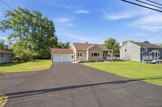 5189 Lake Avenue, Orchard Park, NY 14127