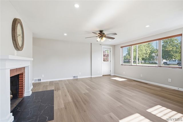 5189 Lake Avenue, Orchard Park, NY 14127