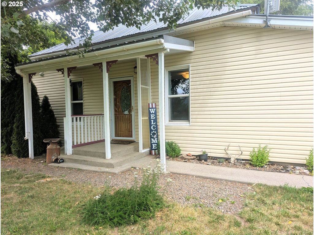 460 7TH St, Imbler, OR 97841
