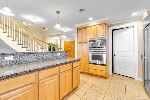 527 E Beach Blvd 201, Gulf Shores, AL 36542