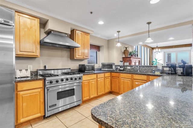 527 E Beach Blvd 201, Gulf Shores, AL 36542