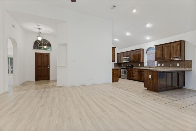 10866 Calderwood Lane, Fort Worth, TX 76052