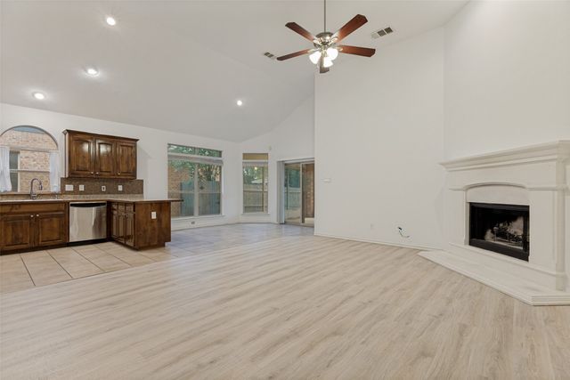 10866 Calderwood Lane, Fort Worth, TX 76052